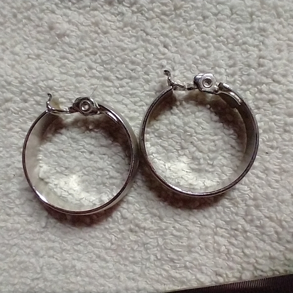 Silvertone clip wide large hoop earrings matte finish - Picture 3 of 4